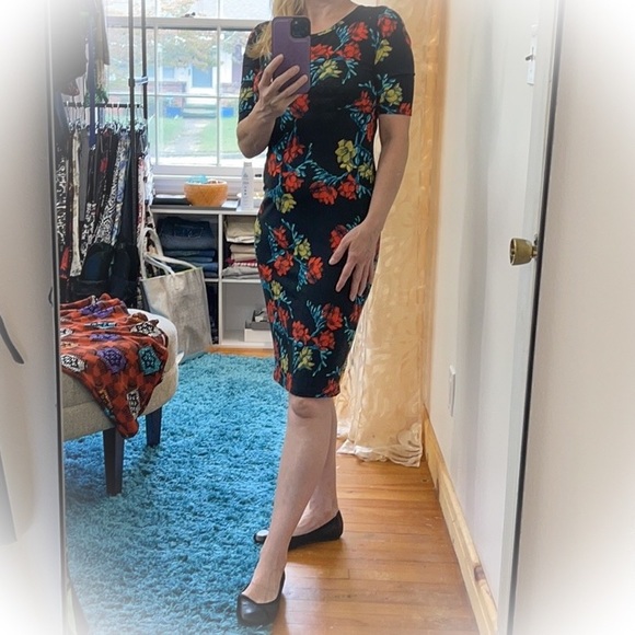 💕New WithTag Lularoe Julia Dress Black Floral💕 - Picture 1 of 8